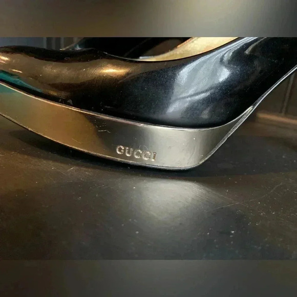 Authenic Gucci Black Patent Leather High Heels with Gold Platform Size 7 - Picture 4 of 7